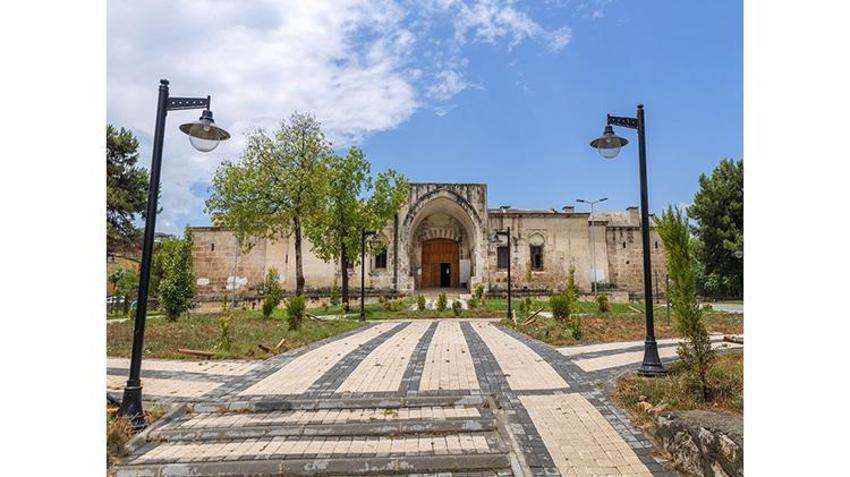 Kale kadar sağlam mimari: Osmanlı mirası Kurtkulağı Kervansarayı ziyaretçilerini ağırlıyor