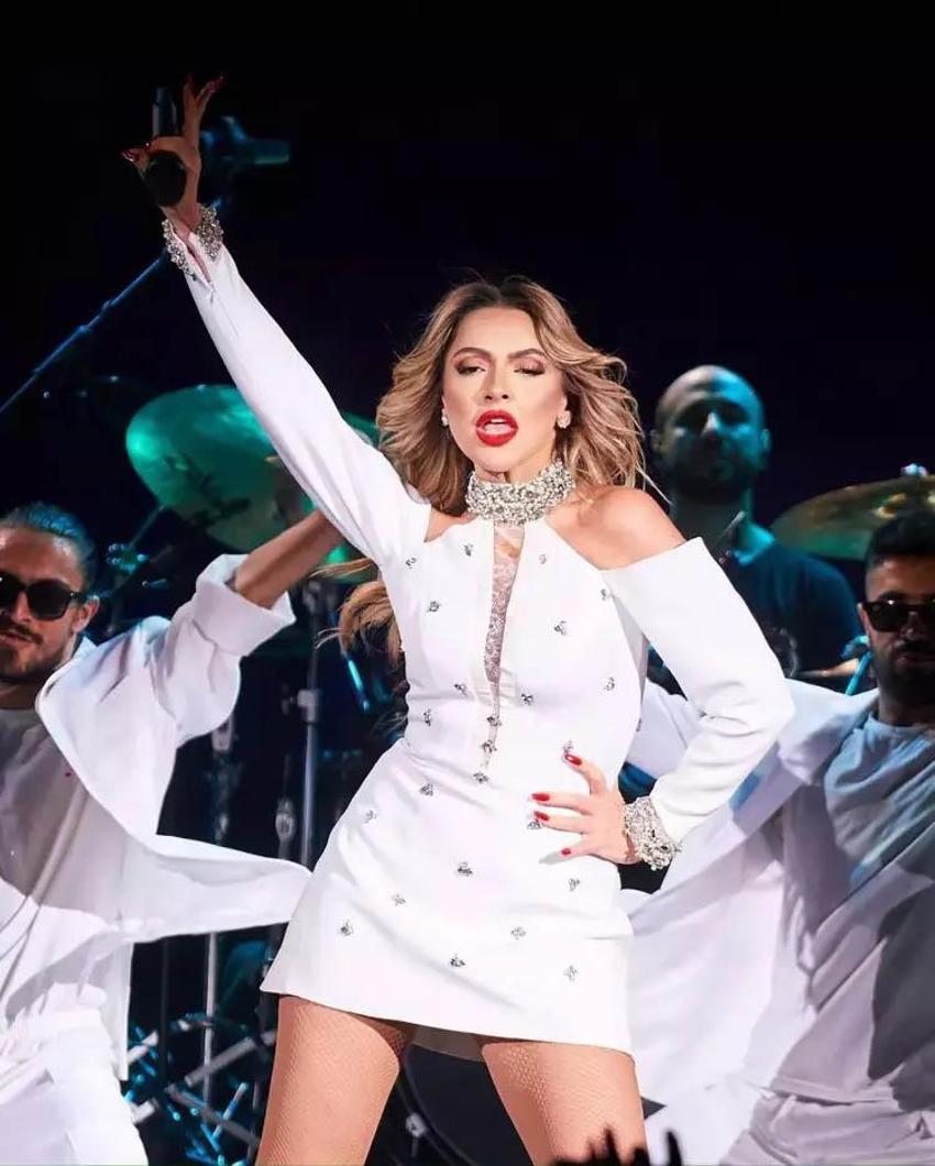  Hadise ve Kerem Bürsin aşk mı yaşıyor? Ünlü oyuncu son noktayı koydu