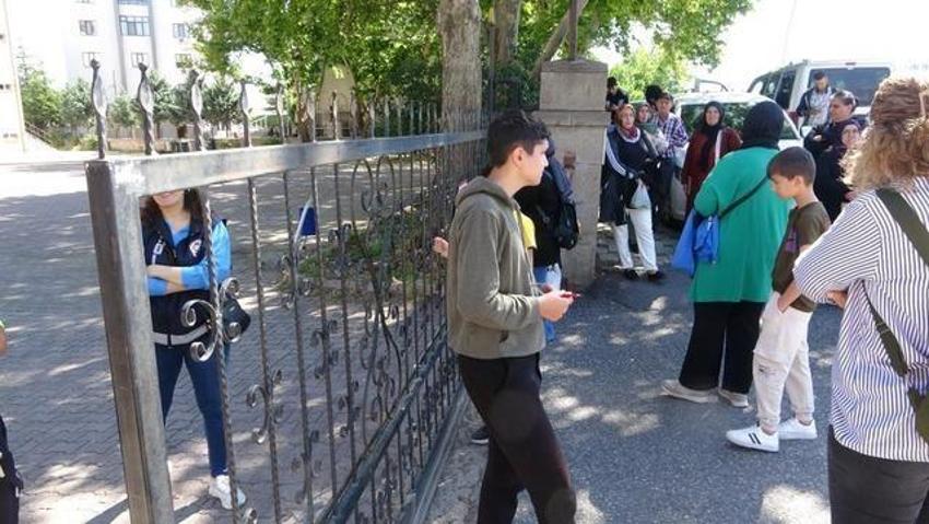 Türkiye'den LGS manzaraları! Kimi 1 dakikayla sınavı kaçırdı kimi kimliğini unuttu