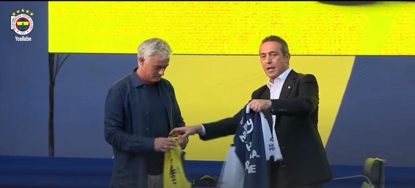Ali Koç, Mourinho'ya müdahale etti! Elinden hemen aldı, Fenerbahçeliler izledi