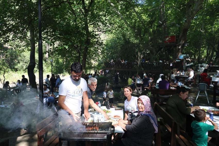 Adana'da termometreler 40 dereceyi aştı, vatandaş tabiata akın etti