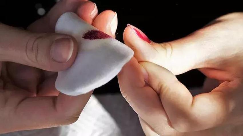 Oje çıkaran sadece aseton değilmiş! Yoğun ojeyi çıkaracak 3 doğal ürün de var