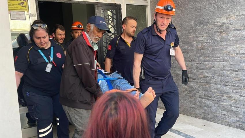 Karısını başka erkekle basınca olanlar oldu! Mahalleli inanamadı, iç çamaşırıyla kaldı