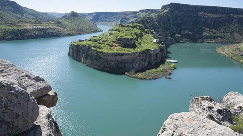 Fırat'ın tarihi incisi Rumkale görenleri mest ediyor