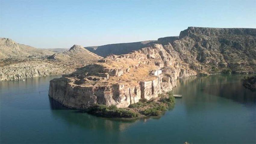 Fırat'ın tarihi incisi Rumkale görenleri mest ediyor