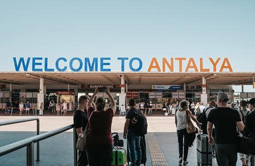 Yerli turist rotayı vizesiz yurt dışı tatiline çevirdi, turizmci harekete geçti, otel fiyatlarında yüzde 50 indirim dönemi başladı