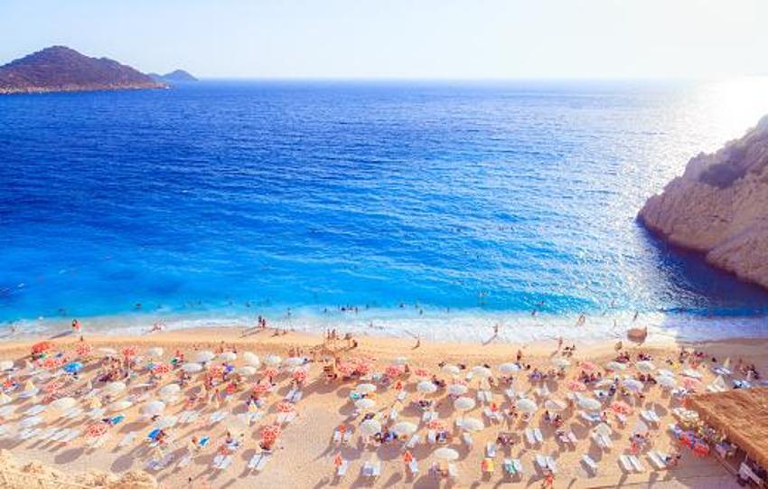 Yerli turist rotayı vizesiz yurt dışı tatiline çevirdi, turizmci harekete geçti, otel fiyatlarında yüzde 50 indirim dönemi başladı