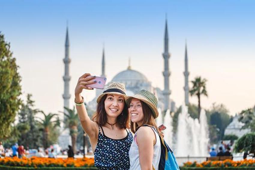 Yerli turist rotayı vizesiz yurt dışı tatiline çevirdi, turizmci harekete geçti, otel fiyatlarında yüzde 50 indirim dönemi başladı