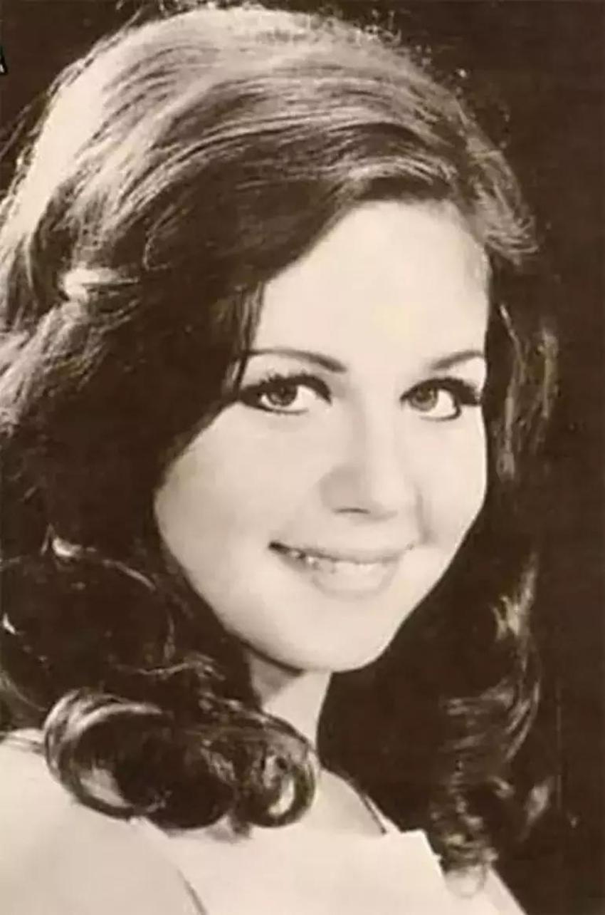 Fatma Karanfil'in hayatı ile ilgili hiç bilinmeyen ayrıntılar ortaya çıktı! Gazetede gördüğü ilan hayatını değiştirdi