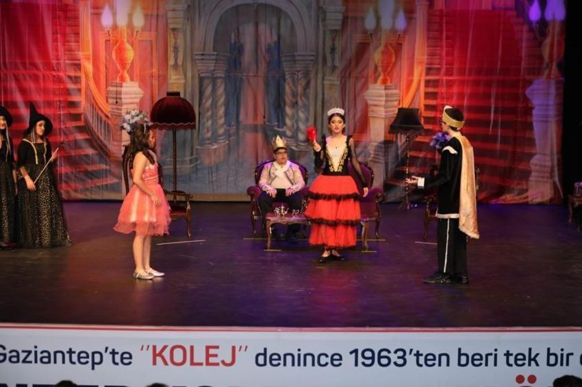GKV’lilerin ingilizce müzikali büyüledi! Yüksek performans sergilediler