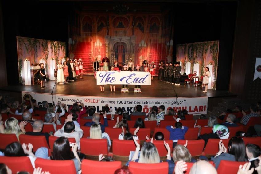 GKV’lilerin ingilizce müzikali büyüledi! Yüksek performans sergilediler