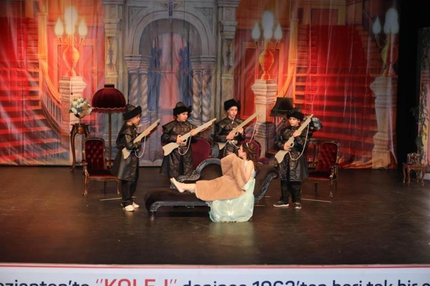 GKV’lilerin ingilizce müzikali büyüledi! Yüksek performans sergilediler