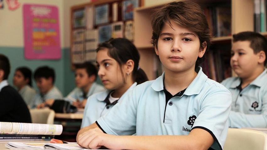 Özürlü devamsızlık hakkı kaç gün? Özürsüz devamsızlık 5 gün olursa ne olur, özürsüz devamsızlık kaç gün, özürsüz devamsızlık özürlüye çevrilir mi?