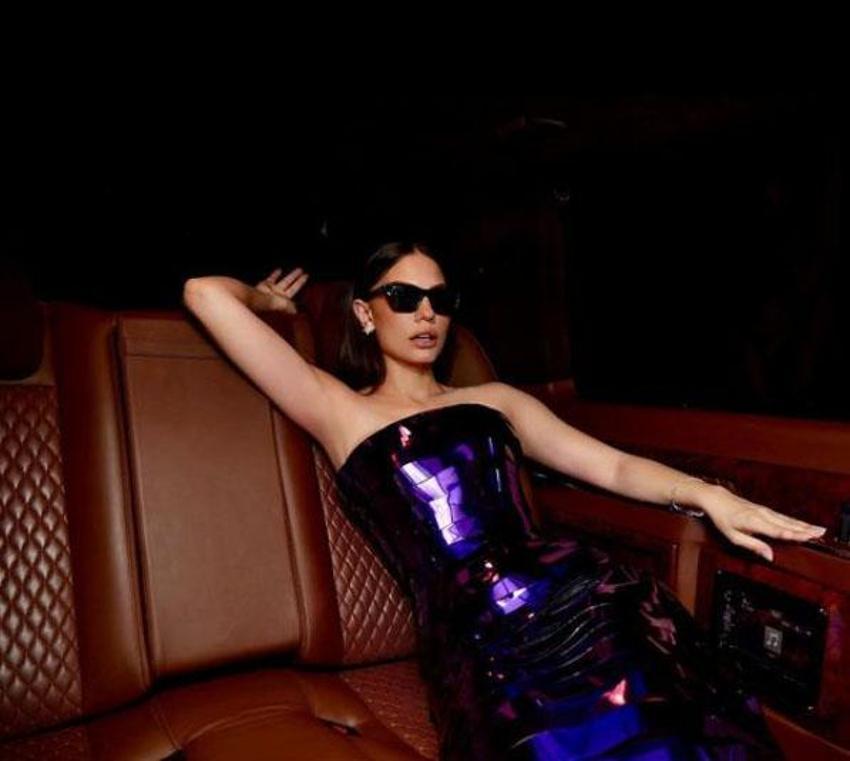 14 yıl önce Victoria Beckham giymişti! Demet Özdemir için arşivden çıkarıldı