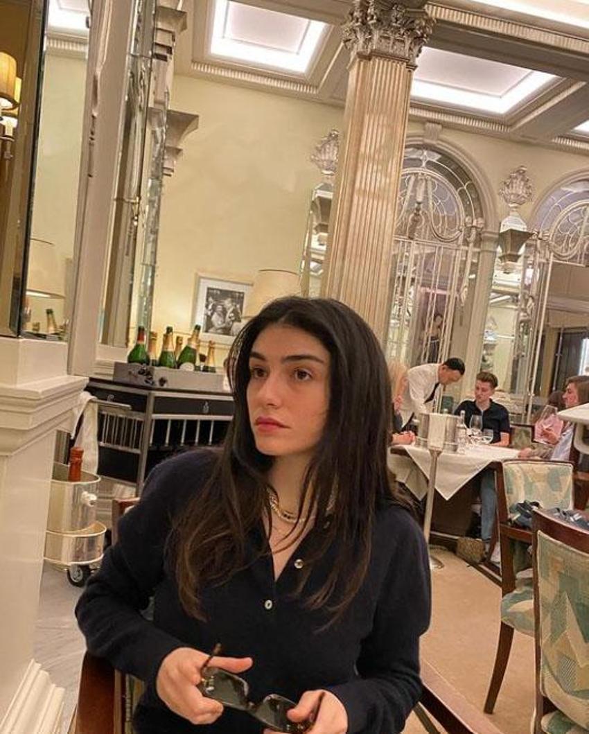 Seda Sayan Hazar Ergüçlü’nün pozuna kayıtsız kalmadı! ‘Ben de çorap kadınıyım’