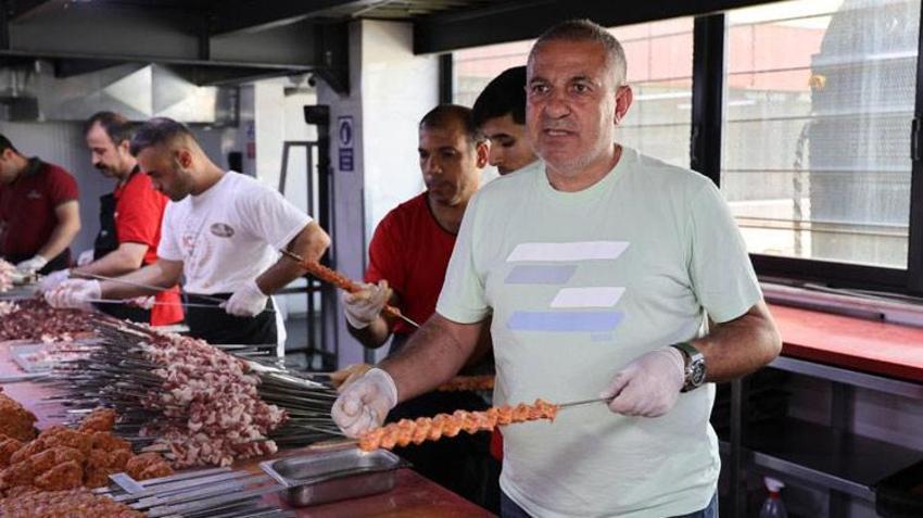 Adanalı kebap ustasından uyarı: "İlk günkü kurban eti sulu olur, kebap olmaz"