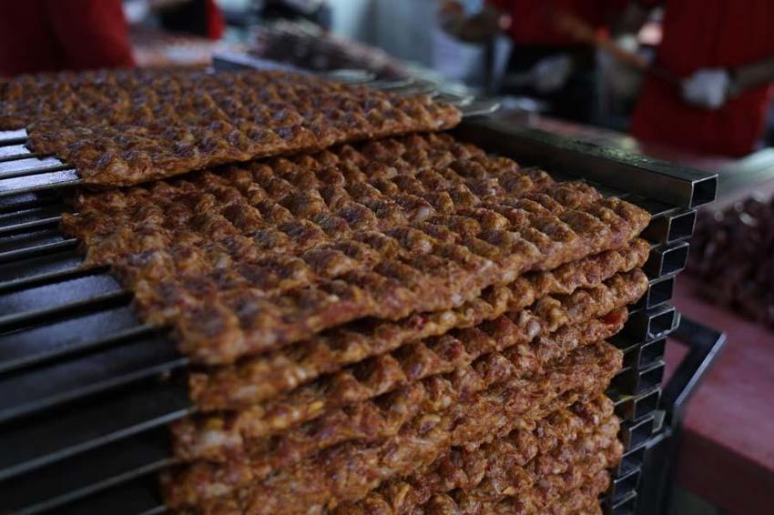 Adanalı kebap ustasından uyarı: "İlk günkü kurban eti sulu olur, kebap olmaz"