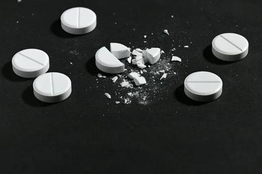 Tişörtte koltuk altındaki sarı lekeyi bitiren tüyo; Ev hanımları keşfetti, çiti yapmaya gerek kalmıyor