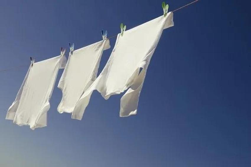 Tişörtte koltuk altındaki sarı lekeyi bitiren tüyo; Ev hanımları keşfetti, çiti yapmaya gerek kalmıyor