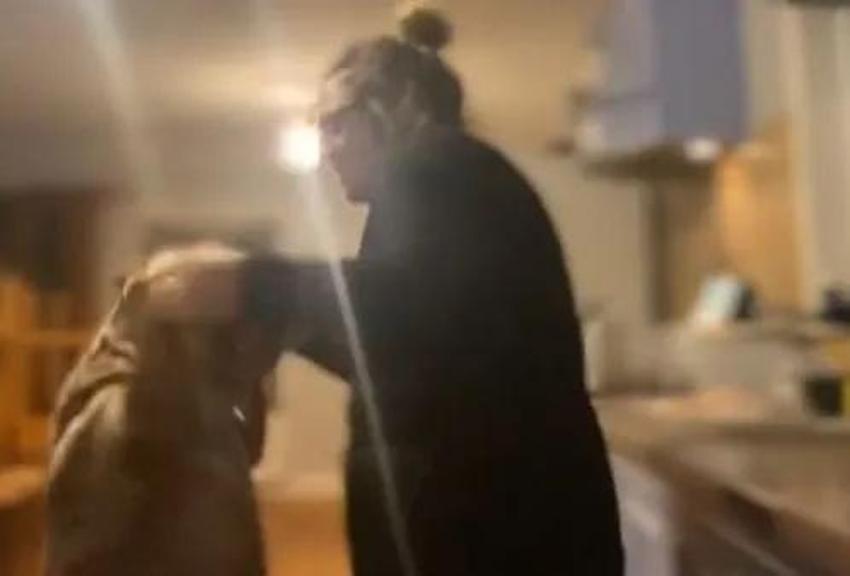 Doğum gününde köpeğinin saldırısında böyle can verdi: Çok mutluyuz videosu hayatına mal oldu! İşte korkunç anlar