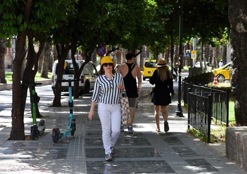 Yakıp kavuran sıcak havaların yerini gök gürültülü sağanak yağışlar alıyor! Meteoroloji son raporunu açıkladı 20 şehir için uyarı geldi