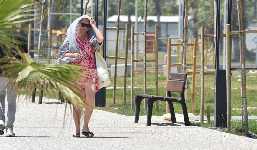Yakıp kavuran sıcak havaların yerini gök gürültülü sağanak yağışlar alıyor! Meteoroloji son raporunu açıkladı 20 şehir için uyarı geldi