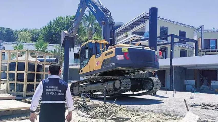 Sahillerdeki kaçak yapılar tek tek yıkılıyor