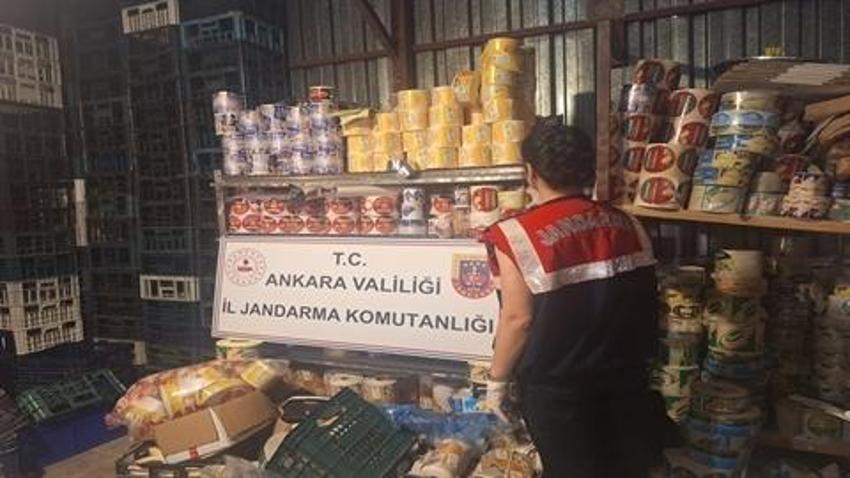 Fark edilmeseydi piyasaya sürülecekti! 300 ton 'sahte gıda maddesi' ele geçirildi