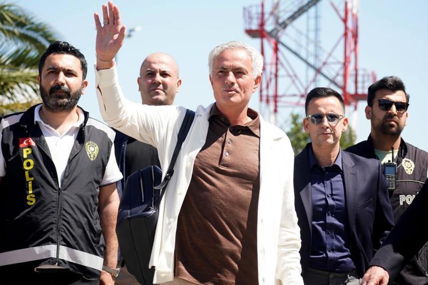 Fenerbahçe'ye 'Uçan Koreli' geliyor! Mourinho telefonla arayıp bitirdi: Gel şampiyon olalım
