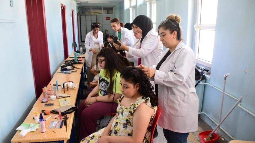 Kursiyerler görme engellilerin mutluluğuna ortak oldu