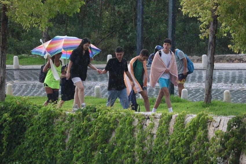 Meteoroloji son raporunu açıkladı! 33 şehir için kuvvetli yağış ve fırtına uyarısı 