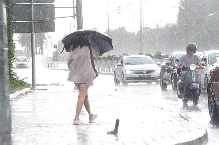 Meteoroloji son raporunu açıkladı! 33 şehir için kuvvetli yağış ve fırtına uyarısı 