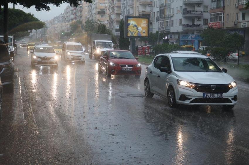 Meteoroloji son raporunu açıkladı! 33 şehir için kuvvetli yağış ve fırtına uyarısı 