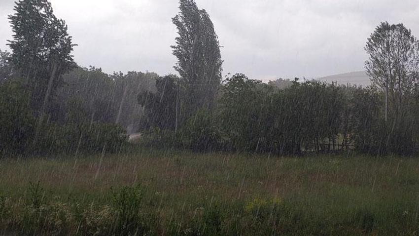 Meteoroloji son raporunu açıkladı! 33 şehir için kuvvetli yağış ve fırtına uyarısı 