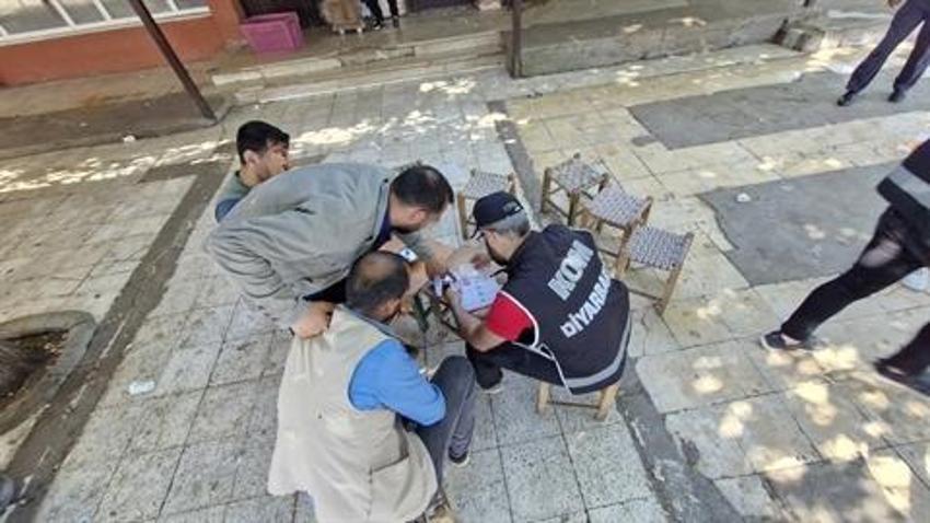 Diyarbakır'da kurban pazarında satıcılara sahte para uyarısı