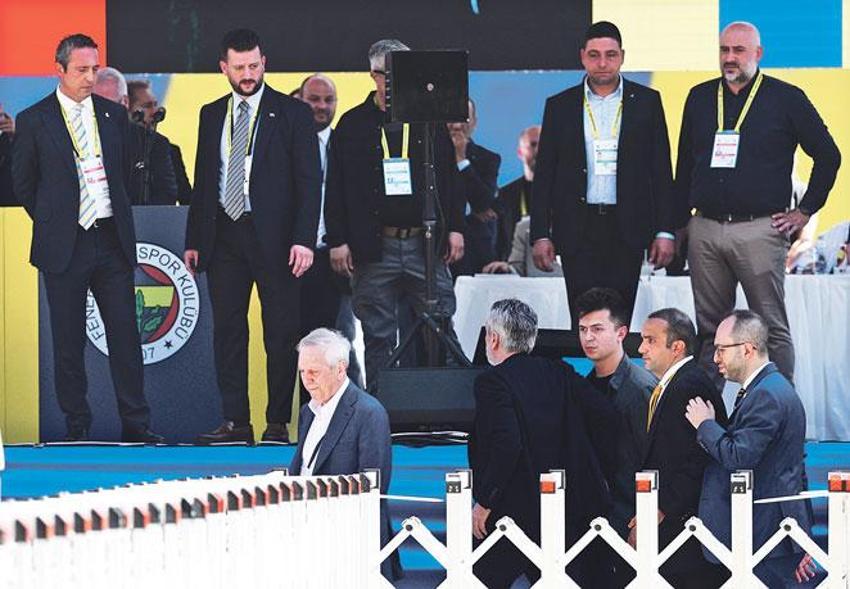 Fenerbahçe'de tarihi buluşma! Başkan adayları Ali Koç ve Aziz Yıldırım canlı yayında karşı karşıya geldi