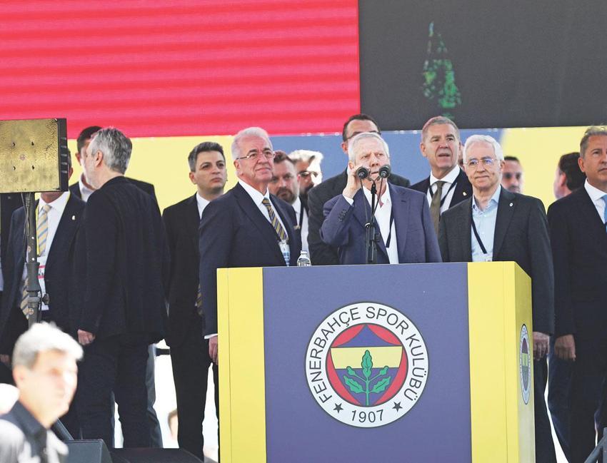 Fenerbahçe'de tarihi buluşma! Başkan adayları Ali Koç ve Aziz Yıldırım canlı yayında karşı karşıya geldi