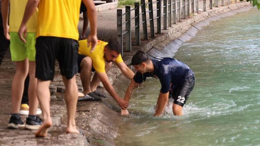 Adana'da iki haftada 6 kişi boğulunca mahalleli kendi "Cankurtaran" ekibini kurdu! Tatbikat yaptılar