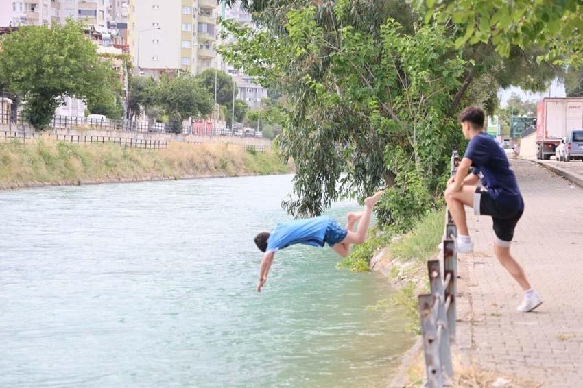 Adana'da iki haftada 6 kişi boğulunca mahalleli kendi "Cankurtaran" ekibini kurdu! Tatbikat yaptılar