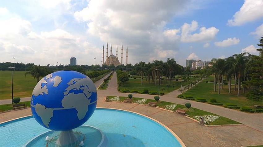 Adana'nın sembolü oldu: Türkiye'nin en büyük camisi