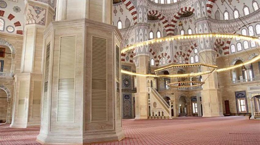 Adana'nın sembolü oldu: Türkiye'nin en büyük camisi