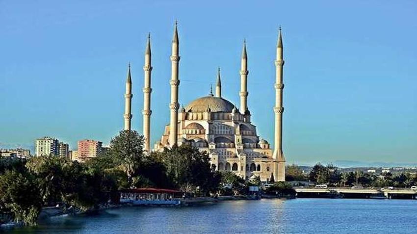 Adana'nın sembolü oldu: Türkiye'nin en büyük camisi