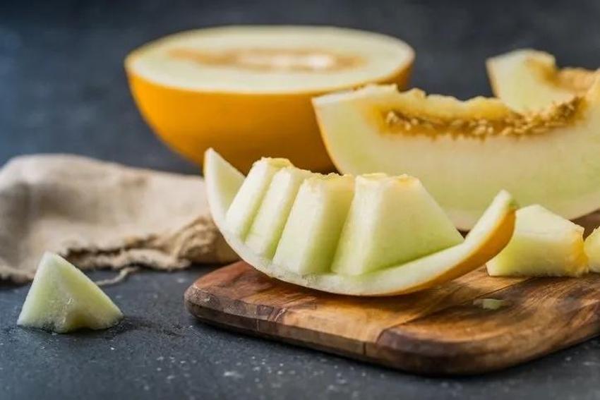 Kavun seçmek için ilk bunu yapın; Manava markete bal gibi kavun seçmek için sormanız gereken tek soru var! Olgun kavun nasıl anlaşılır?