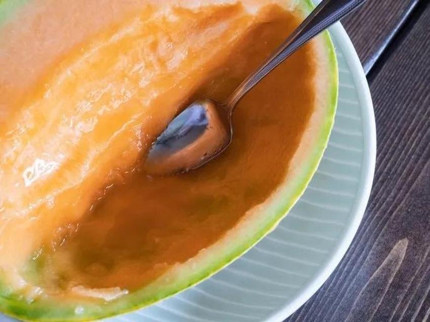 Kavun seçmek için ilk bunu yapın; Manava markete bal gibi kavun seçmek için sormanız gereken tek soru var! Olgun kavun nasıl anlaşılır?