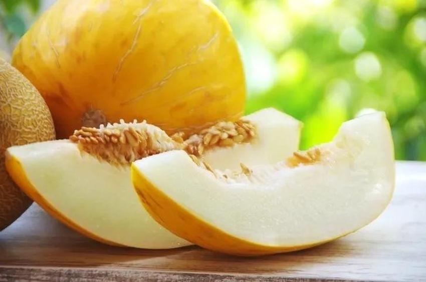 Kavun seçmek için ilk bunu yapın; Manava markete bal gibi kavun seçmek için sormanız gereken tek soru var! Olgun kavun nasıl anlaşılır?