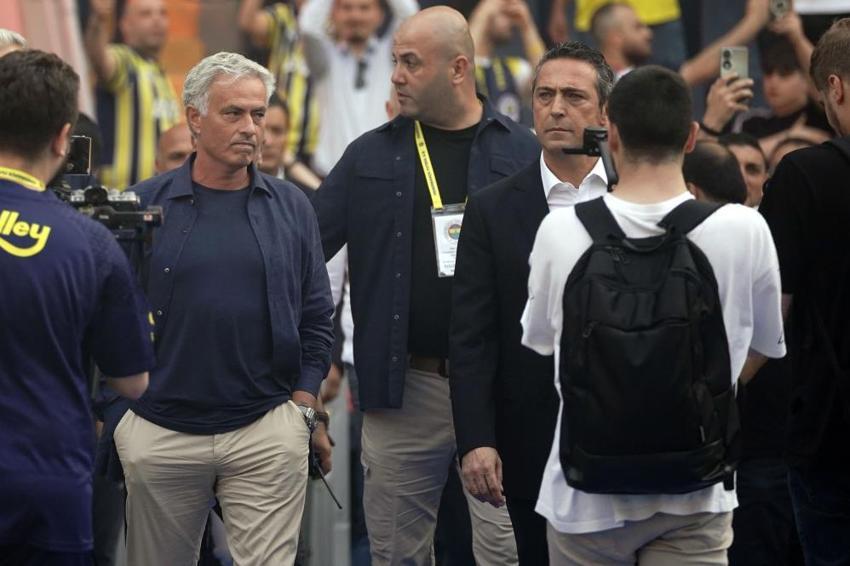 Jose Mourinho daha antrenmana çıkmadan yıldız futbolcuya kapıya gösterdi: Benimle çalışamazsın