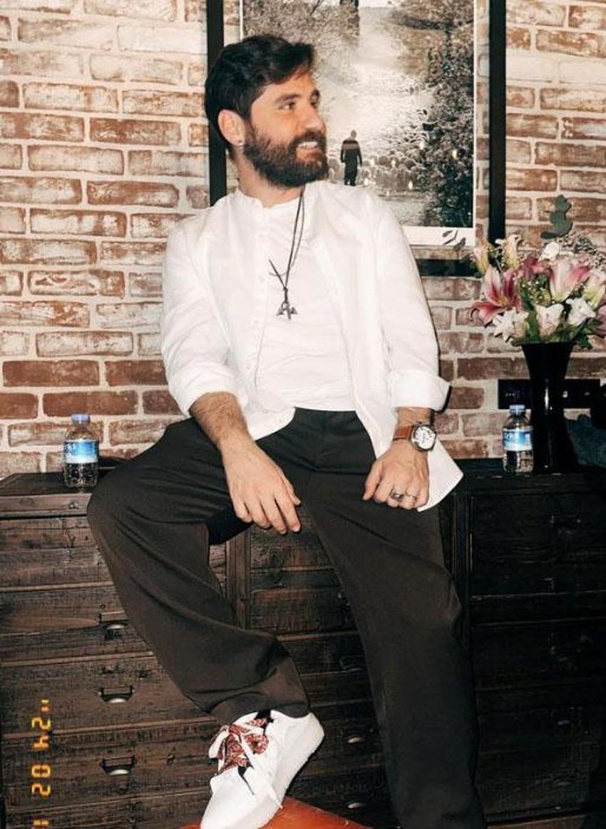 Eşi Fenerbahçe kongresinde, kendisi konserde! 'Aman arkadaşlar!'