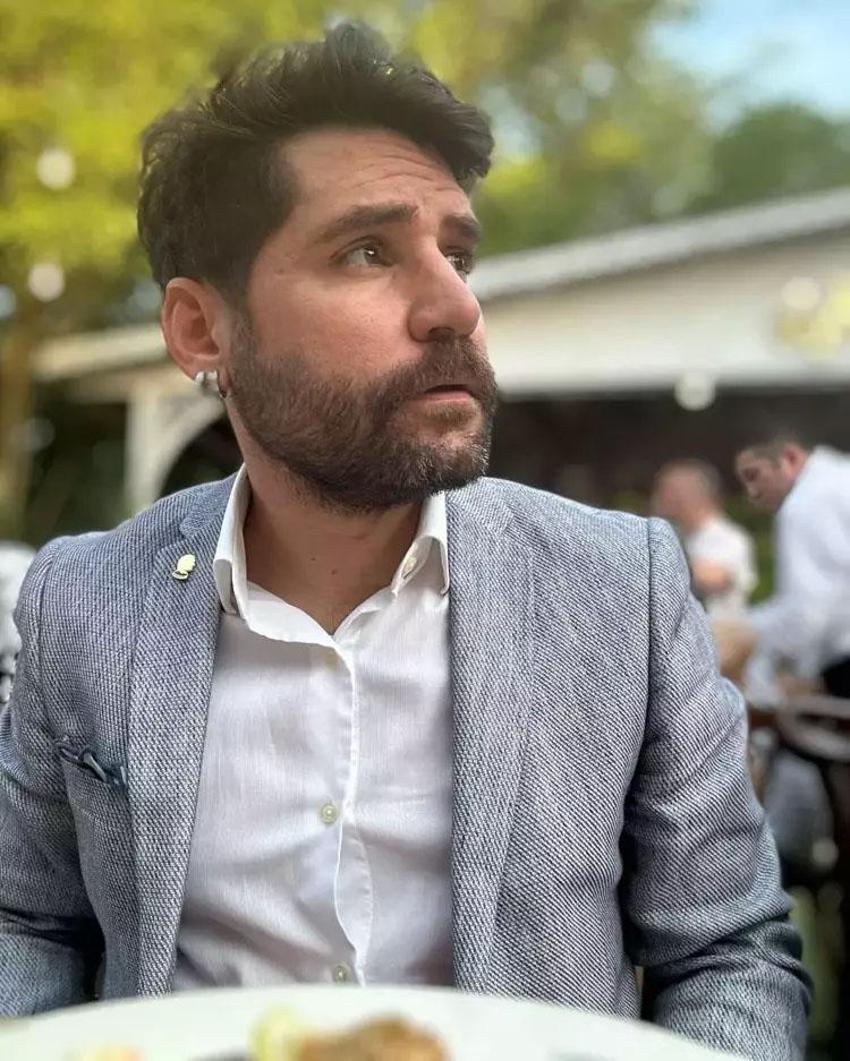 Eşi Fenerbahçe kongresinde, kendisi konserde! 'Aman arkadaşlar!'