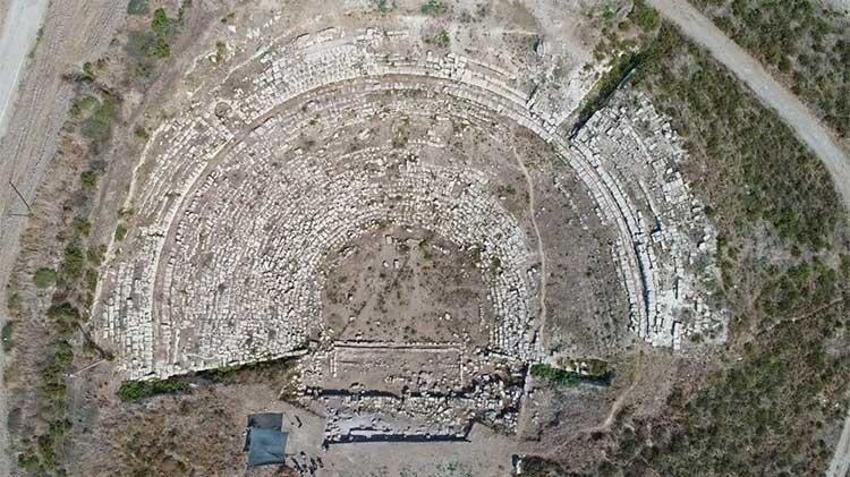 Magarsus Antik Kenti'nde antik tiyatro restore ediliyor 