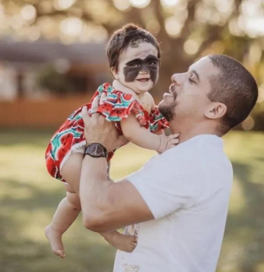Yüzündeki leke yüzünden lanetli deniyordu! Küçük kızın şimdiki haline bir bakın!